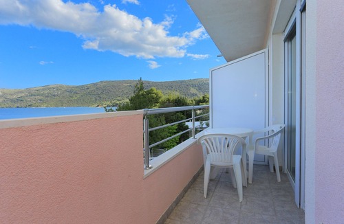 Poljica Apartment | One bedroom apartment near beach Poljica, Trogir (A-19316-b)
