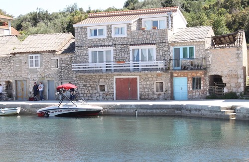 Komoseva Apartment | One bedroom apartment near beach Mali Iž, Iž (A-6163-b)