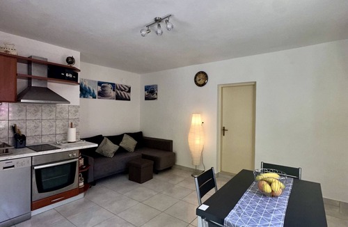 Vrbanj Apartment | One bedroom apartment near beach Basina, Hvar (A-24120-a)