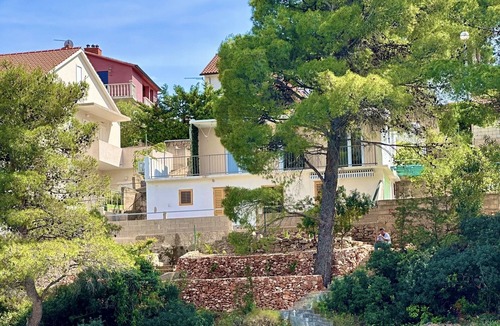 Vrbanj Apartment | One bedroom apartment near beach Basina, Hvar (A-24120-a)