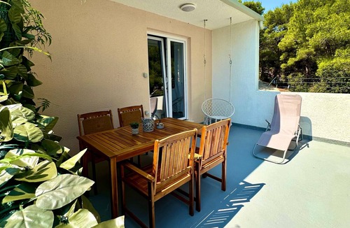 Vrbanj Apartment | One bedroom apartment near beach Basina, Hvar (A-24120-a)