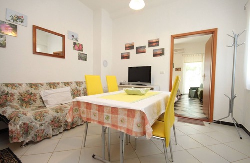 Artatore Apartment | One bedroom apartment near beach Artatore, Lošinj (A-7935-b)