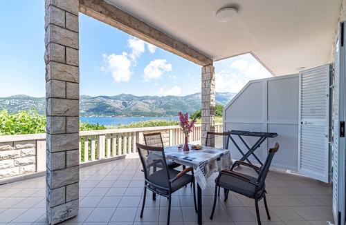 Zrnovo Apartment | One bedroom apartment near beach Tri Žala, Korčula (A-9237-b)