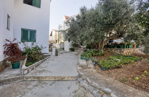 Jezera Apartment | One bedroom apartment near beach Jezera, Murter (A-796-e)