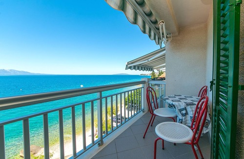 Brist Apartment | One bedroom apartment near beach Brist, Makarska (A-15714-e)