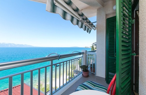 Brist Apartment | One bedroom apartment near beach Brist, Makarska (A-15714-e)