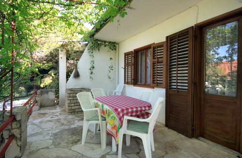 Vrbanj Apartment | One bedroom apartment near beach Mudri Dolac, Hvar (A-118-b)