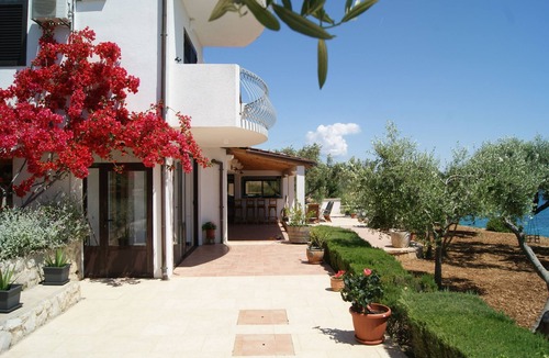 Zavala Apartment | One bedroom apartment near beach Zavala, Hvar (A-553-g)