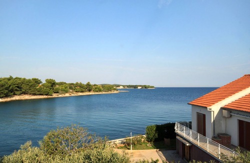 Ugljan Apartment | One bedroom apartment near beach Ugljan (A-846-c)
