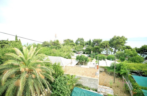 Bol Apartment | One bedroom apartment near beach Bol, Brač (A-13413-e)