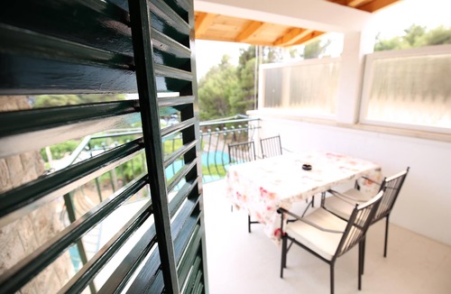 Bol Apartment | One bedroom apartment near beach Bol, Brač (A-13413-e)