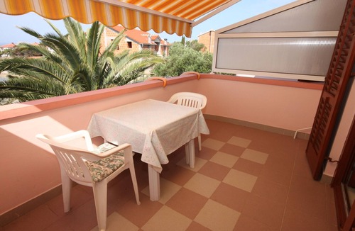 Jakisnica Apartment | One bedroom apartment near beach Jakišnica (Pag) (A-6424-b)