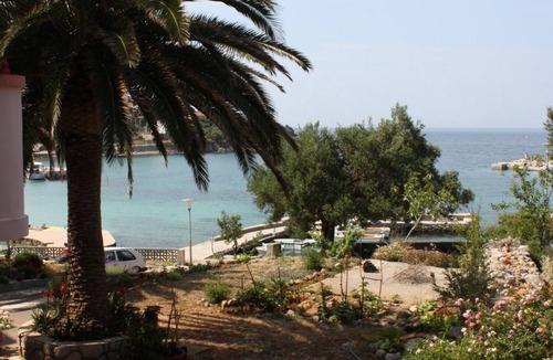 Jakisnica Apartment | One bedroom apartment near beach Jakišnica (Pag) (A-6424-b)
