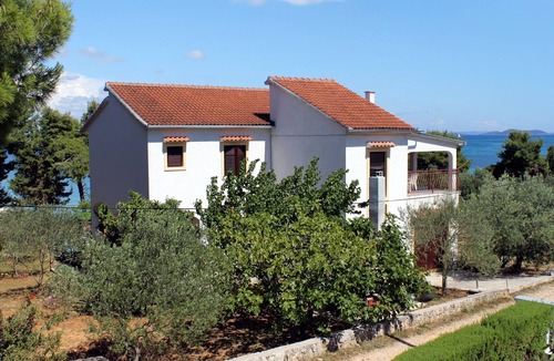 Tkon Apartment | One bedroom apartment near beach Tkon, Pašman (A-698-c)