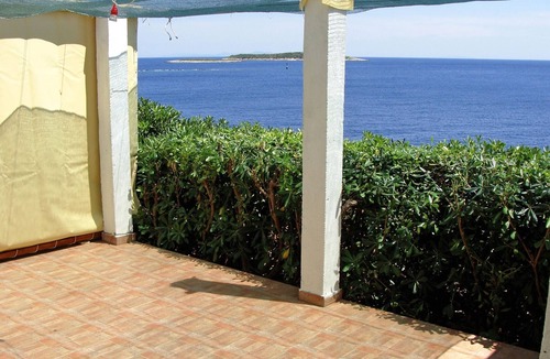 Milna Apartment | One bedroom apartment near beach Milna, Vis (A-2461-b)