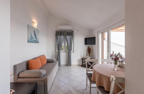 Milna Apartment | One bedroom apartment near beach Milna, Vis (A-8946-b)