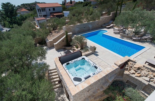 Susica Apartment | One bedroom apartment with terrace and sea view Murter (A-16655-e)