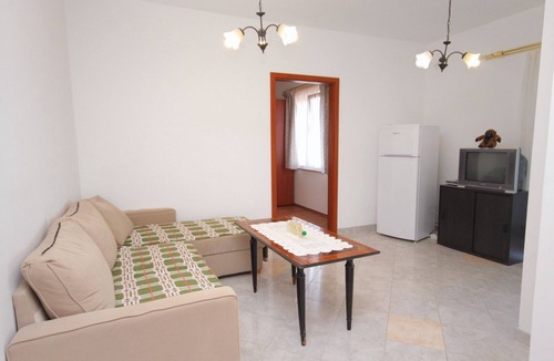 Njivice Apartment | One bedroom apartment with terrace and sea view Njivice, Krk (A-5458-e)