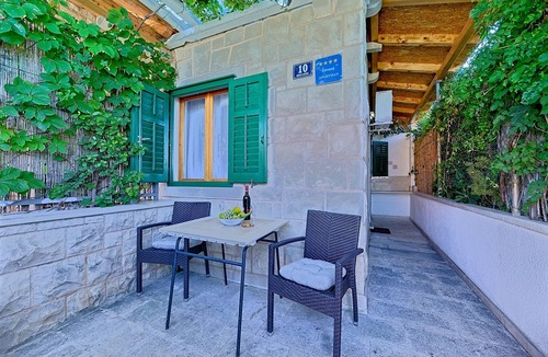 Postira Apartment | One bedroom apartment with terrace and sea view Postira, Brač (A-2913-a)