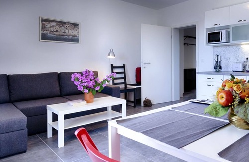 Komiza Apartment | One bedroom apartment with terrace Komiža, Vis (A-1151-e)