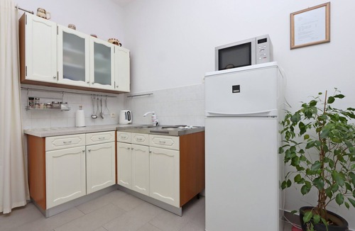 Kornic Apartment | One bedroom apartment with terrace Kornić (Krk) (A-415-a)