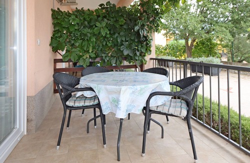 Kornic Apartment | One bedroom apartment with terrace Kornić (Krk) (A-415-a)