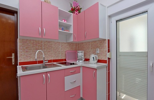 Lopar Apartment | One bedroom apartment with terrace and sea view Lopar, Rab (A-18001-b)