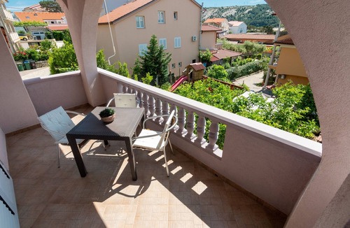 Lopar Apartment | One bedroom apartment with balcony Lopar, Rab (A-20830-b)