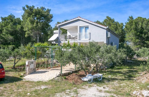 Cove Osibova (Milna) Apartment | One bedroom apartment with terrace Cove Smrčeva, Brač (A-20193-b)