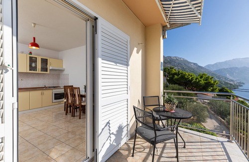 Marusici Apartment | One bedroom apartment with balcony and sea view Marušići, Omiš (A-1131-b)