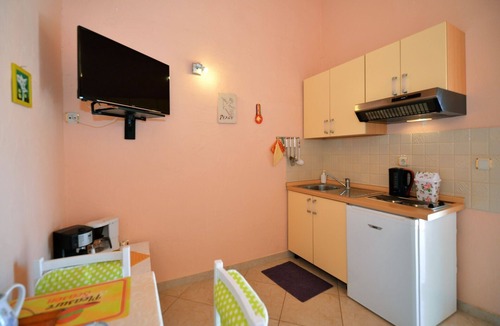 Susica Apartment | One bedroom apartment with terrace and sea view Murter (A-5097-a)
