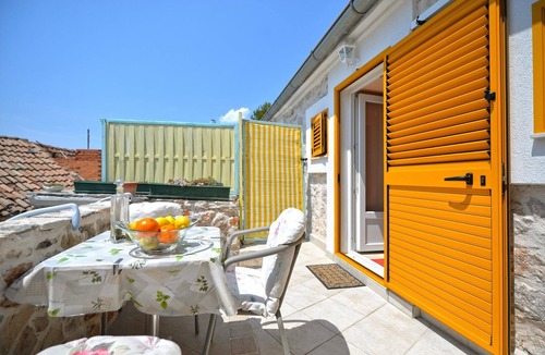 Susica Apartment | One bedroom apartment with terrace and sea view Murter (A-5097-a)