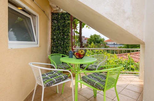 Punat Apartment | One bedroom apartment with terrace Punat, Krk (A-15451-a)