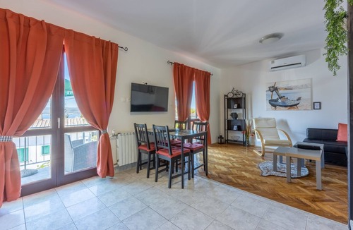 Selce Apartment | One bedroom apartment with balcony and sea view Selce, Crikvenica (A-19455-a)