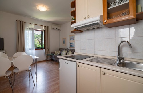 Muline Apartment | One bedroom apartment with terrace Muline, Ugljan (A-8521-e)