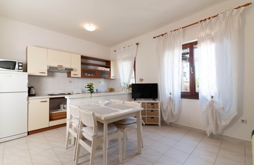 Muline Apartment | One bedroom apartment with terrace Muline, Ugljan (A-8521-f)