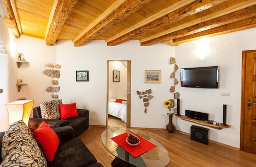 Vrbnik Apartment | One bedroom apartment with air-conditioning Vrbnik, Krk (A-15721-a)