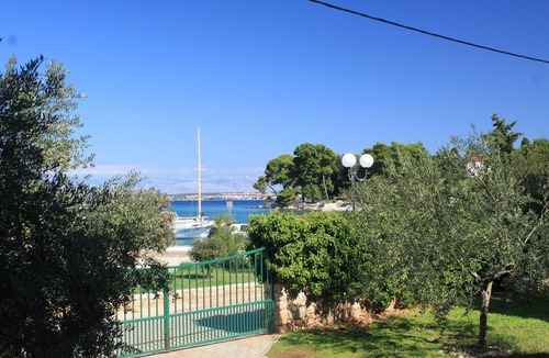 Preko Apartment | One bedroom apartment with terrace and sea view Preko, Ugljan (A-8315-b)