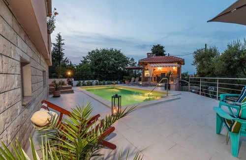 Sutomiscica Apartment | One bedroom apartment with a swimming pool Sutomišćica, Ugljan (A-13872-c)