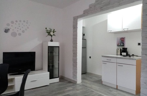 Veljun Primorski Apartment | One bedroom apartment with terrace Senj (A-18884-a)