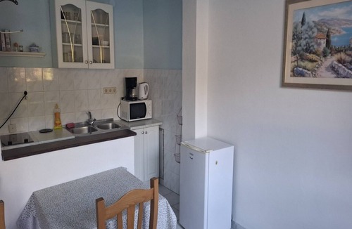 Metohija Apartment | One bedroom Apartment with Sea View and Balcony