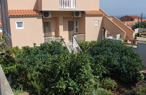 Tkon Apartment | One bedroom apartment with balcony Tkon, Pašman (A-8455-c)