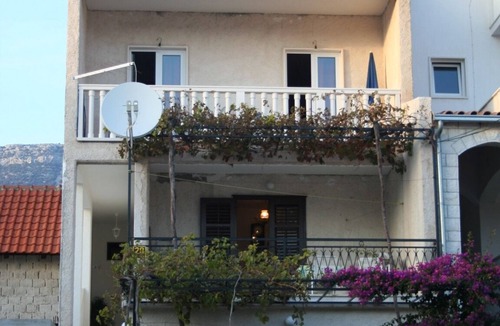 Bol Apartment | One bedroom apartment with balcony Bol, Brač (A-2884-a)