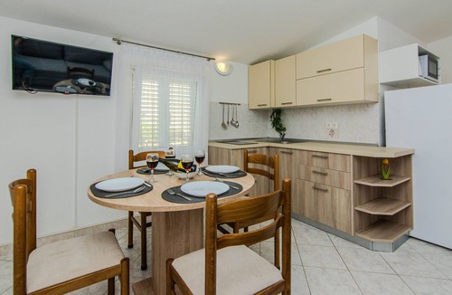 Nin Apartment | One bedroom apartment with terrace Zukve, Zadar (A-24559-c)