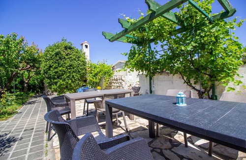 Nin Apartment | One bedroom apartment with terrace and sea view Nin, Zadar (A-5805-b)