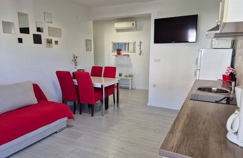 Rab Town Apartment | One bedroom apartment with terrace Supetarska Draga - Donja, Rab (A-25308-b)