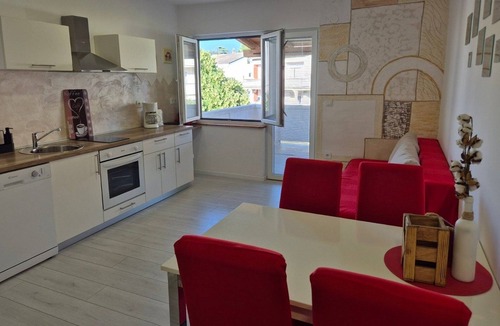 Rab Town Apartment | One bedroom apartment with terrace Supetarska Draga - Donja, Rab (A-25308-b)