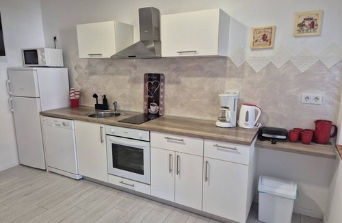 Rab Town Apartment | One bedroom apartment with terrace Supetarska Draga - Donja, Rab (A-25308-b)