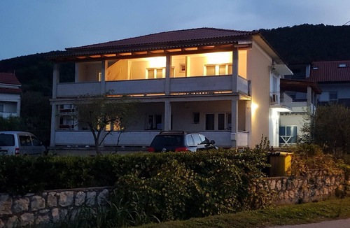 Rab Town Apartment | One bedroom apartment with terrace Supetarska Draga - Donja, Rab (A-25308-b)