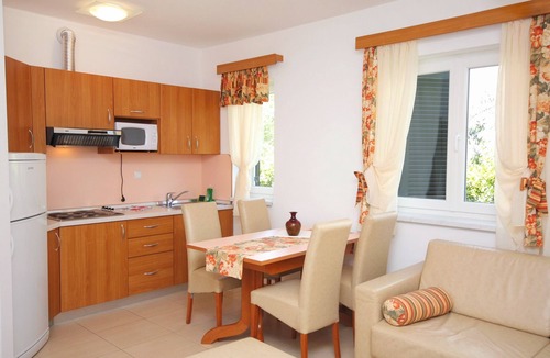 Palit Apartment | One bedroom apartment with terrace Banjol, Rab (A-3215-b)